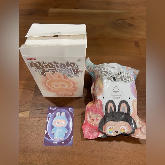 Big Into Energy - THE MONSTERS Labubu Vinyl Figure - Hope - Picture 1 of 2
